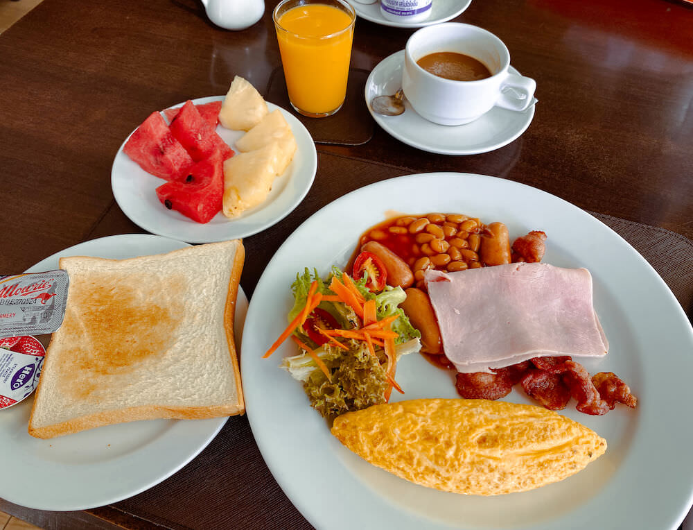 エイプリル スイーツ（April Suites Pattaya）の朝食セット２