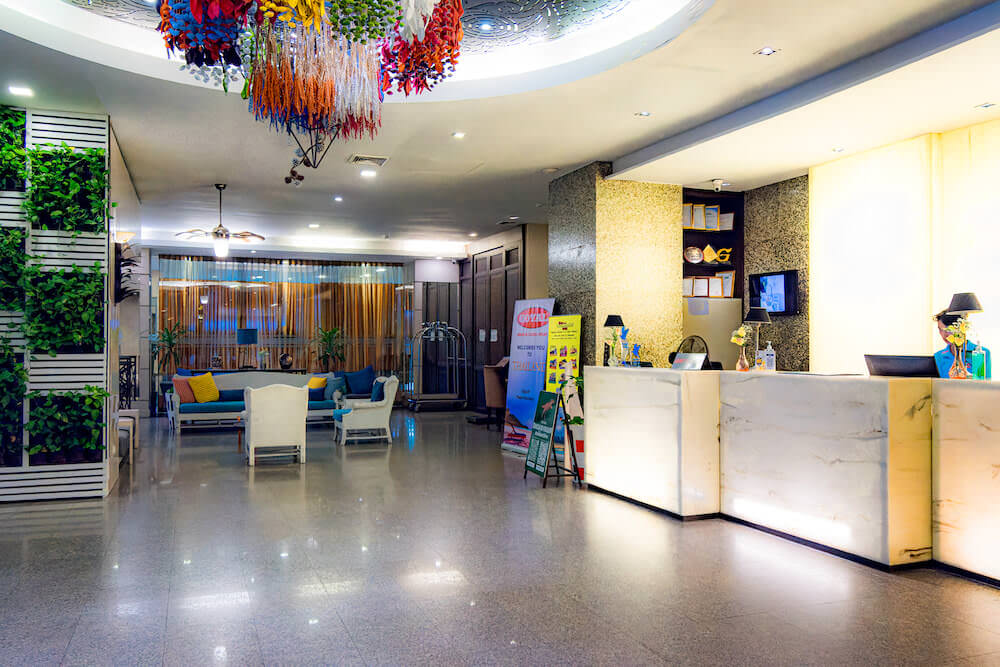 サンビーム ホテル パタヤ（Sunbeam Hotel Pattaya）のチェックインカウンター