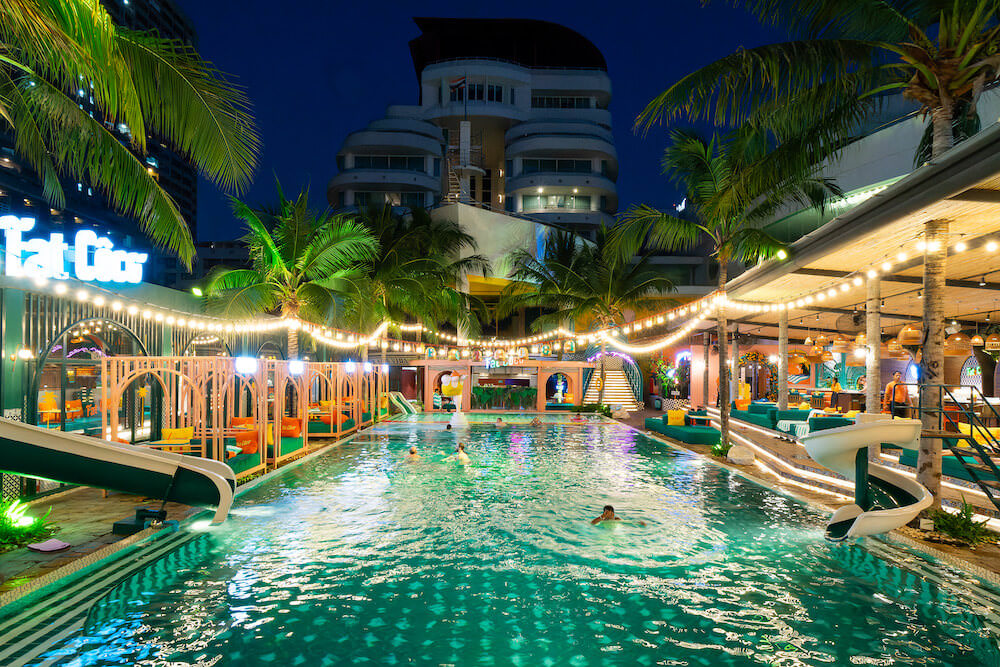 エーワン ザ ロイヤル クルーズ ホテル パタヤ（A-One The Royal Cruise Hotel Pattaya）のプール