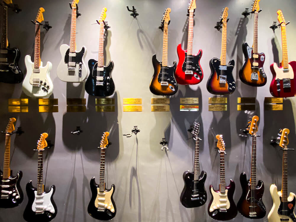ハードロック ホテル パタヤ（Hard Rock Hotel Pattaya）にて展示されているギターのオブジェ